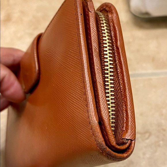 Authentic Beautiful Prada short wallet FREE SHIPPING😊 - Picture 6 of 8